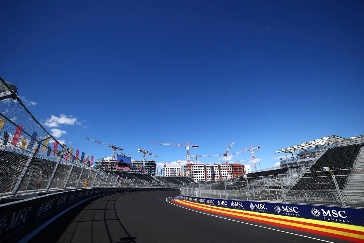 Discovering the Madring with Sainz: “It combines Jeddah, Baku, and Singapore. It is very difficult on the simulator”
