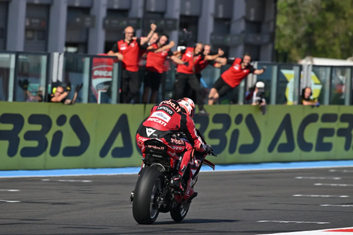Magny-Cours 2026, Superpole Race: 25th seal of Bulega. Montella on the podium