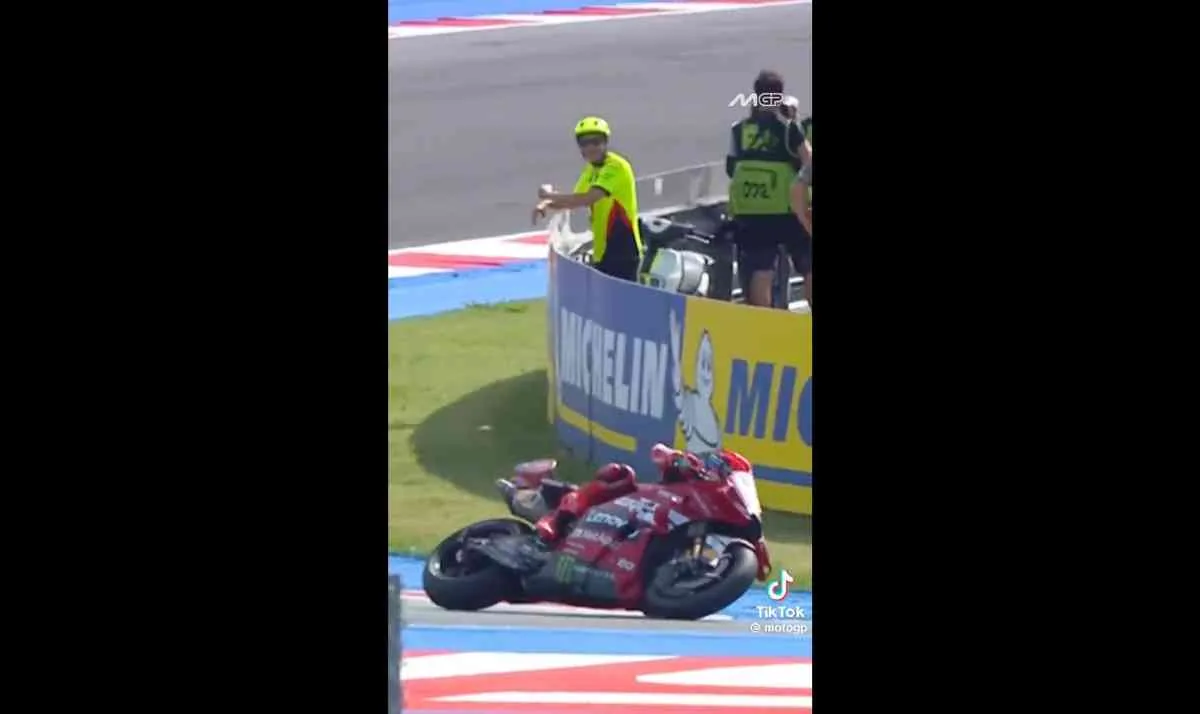 MotoGP insists on Rossi-Marquez, and Marc snaps: “There is enough spectacle on the track to stop these little games”